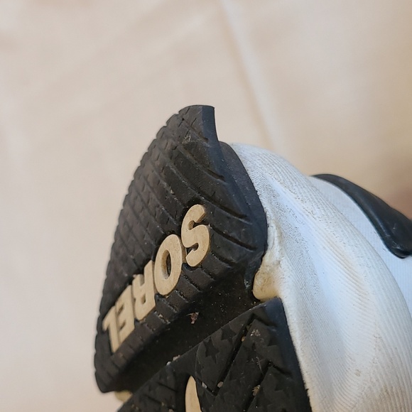 Sorel Women's black boots - Picture 9 of 16